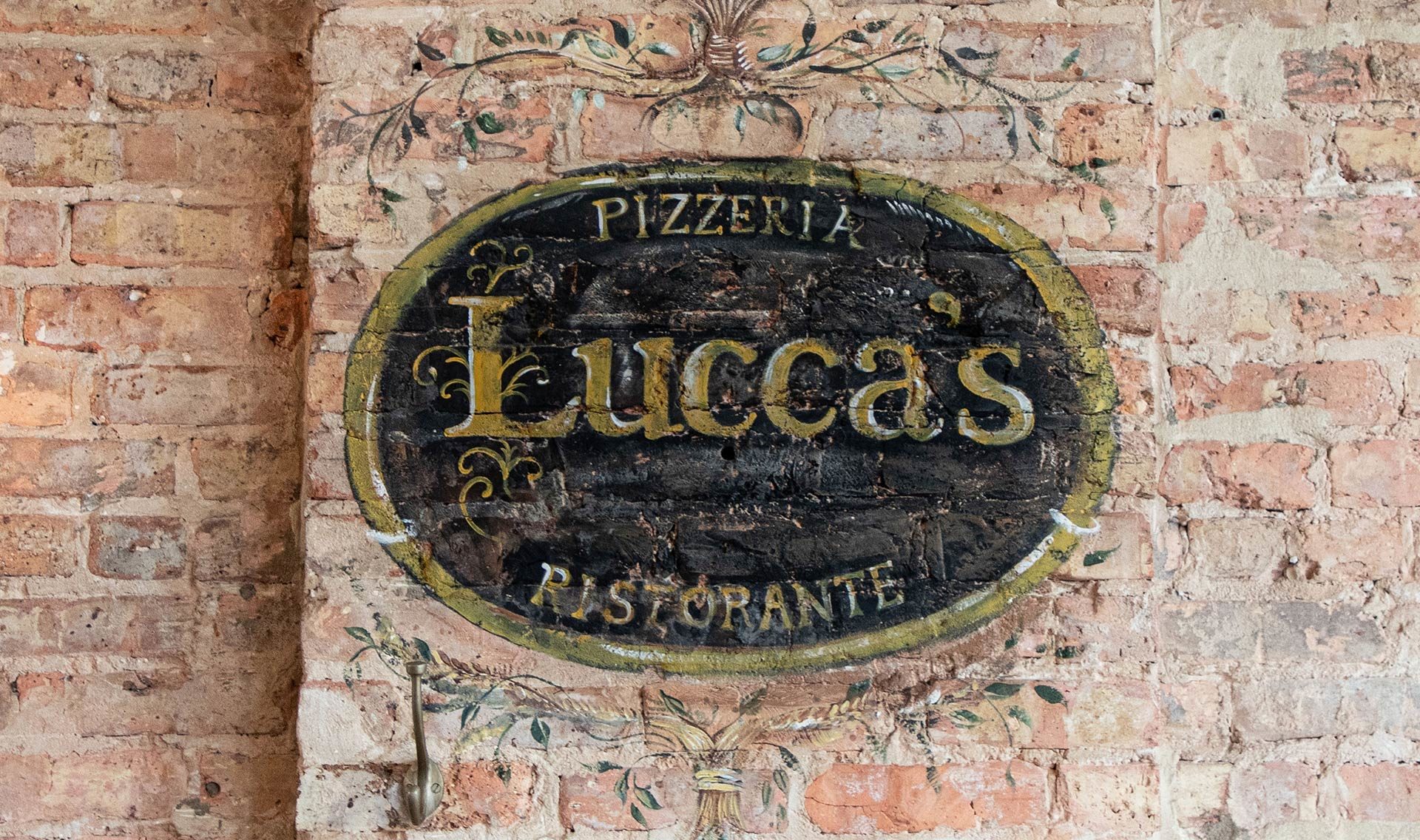luccas logo mural01